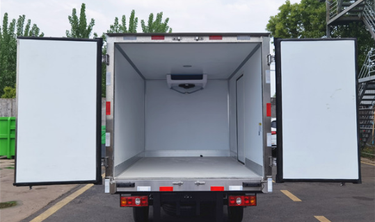 Things to note for “novice” drivers when driving a van semi-trailer