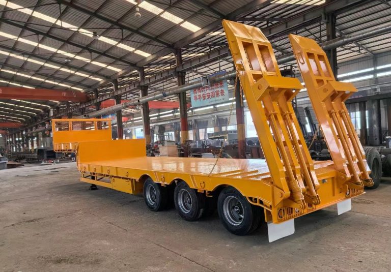 How many tons of cargo can a Liangshan semi-trailer carry?