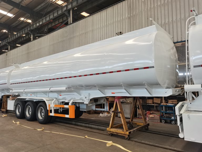 What is the general configuration of a 30 cubic meter tank truck?