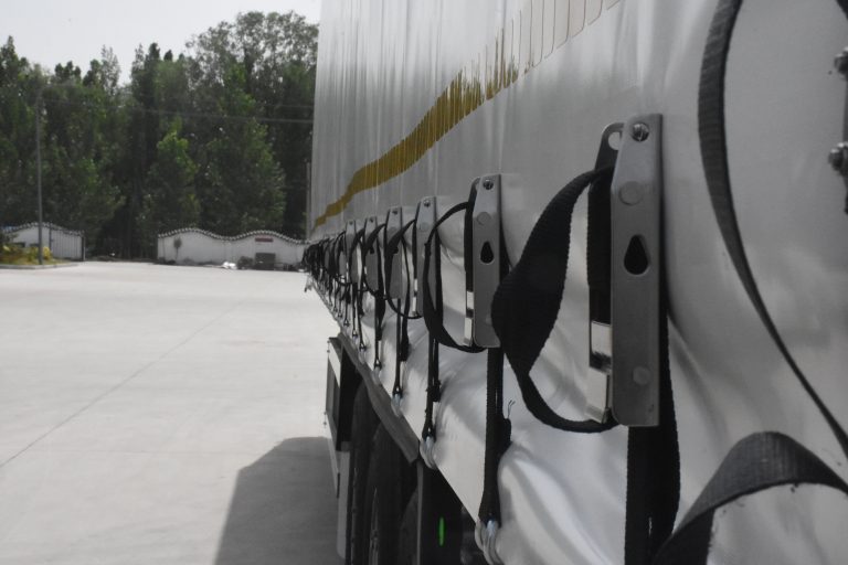 What common problems should be paid attention to when maintaining curtain-side trailers?